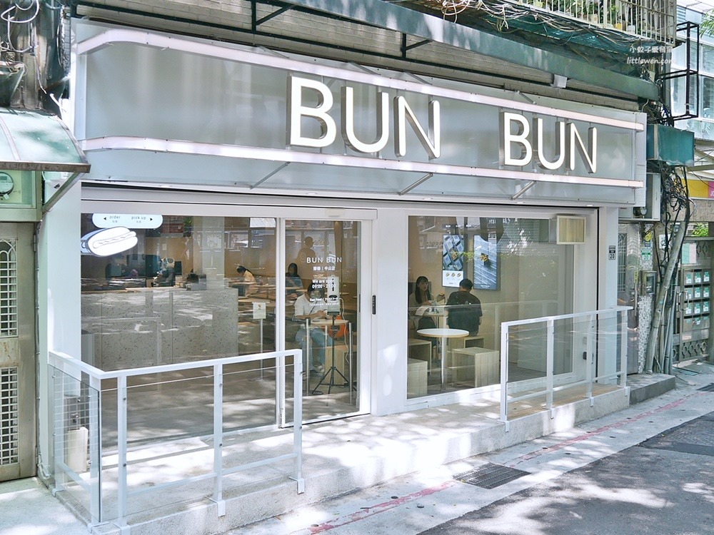 網美熱狗堡「BUN BUN棒棒」台北中山店新開幕，限定色科技銀餐盒又閃又潮