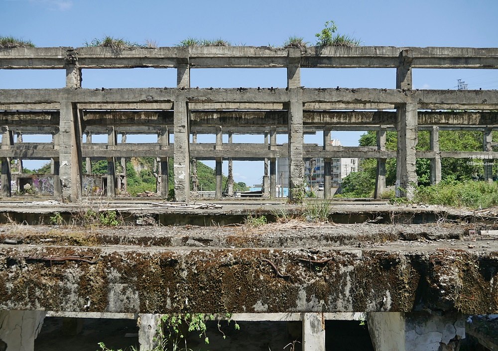 基隆景點～網美必拍色彩繽紛正濱漁港，廢墟風阿根納造船廠遺址