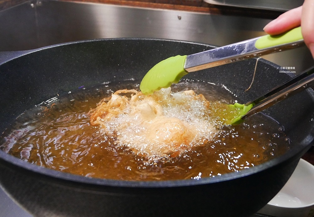 永和樂華夜市美食「蘭笑軒深夜和牛肉飯樂華號」和牛肉燥+和牛油炸鴨蛋香氣超迷人