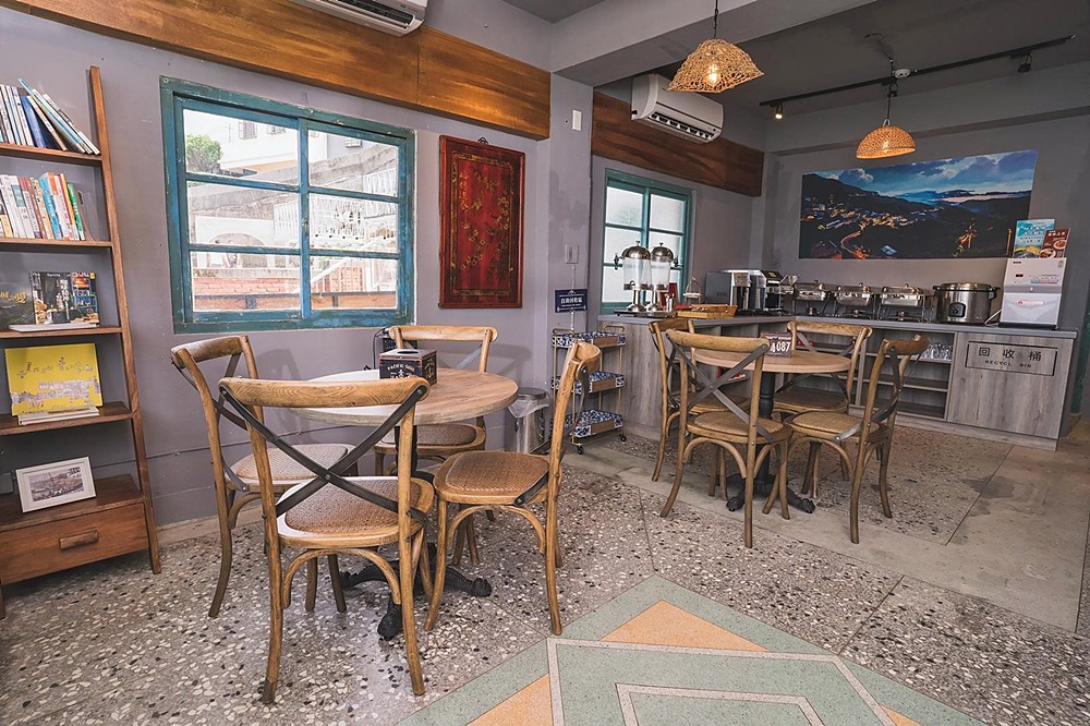 新北瑞芳「玫瑰山城柑仔店」喝咖啡被陰陽海十三層遺址景緻療癒