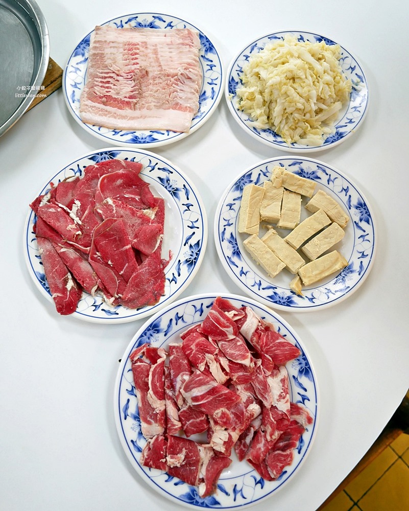 美食無間場景～一甲子傳奇「台電勵進餐廳」酸菜白肉鍋吃到飽最新價格