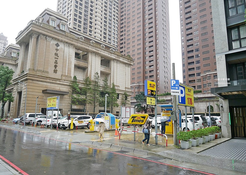 桃園景點「桃園市立圖書館新總館」全台最神美圖書館&蔦屋書店新地標開箱！