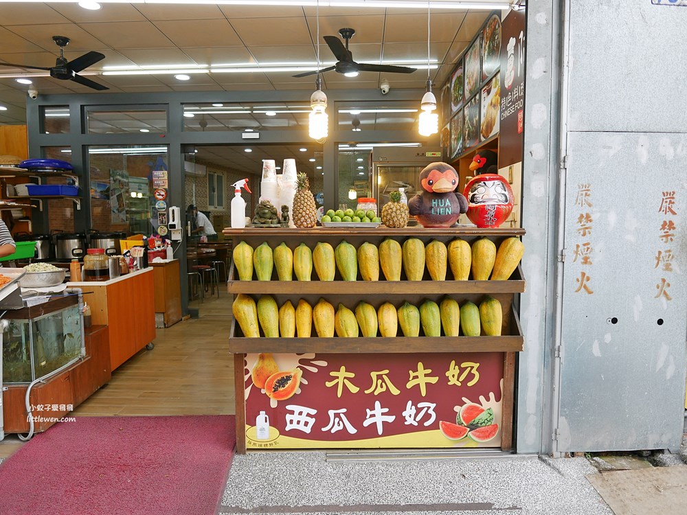 花蓮鯉魚潭美食「鯉魚潭阿房小吃」熱炒現炸蝦餅地瓜多人合菜，必點木瓜牛奶