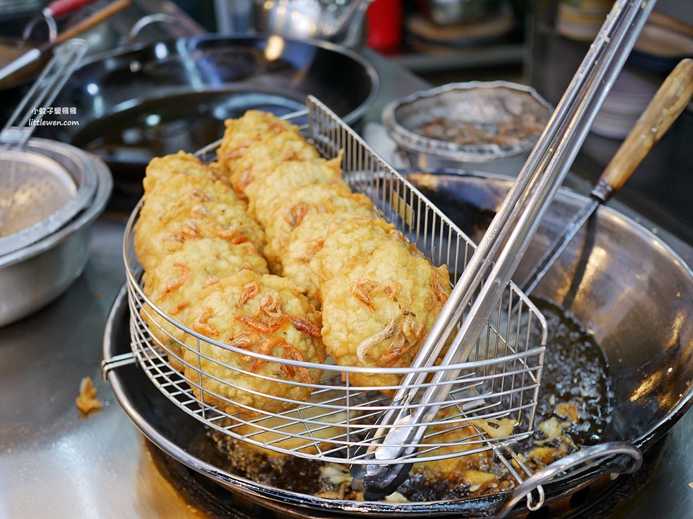 花蓮鯉魚潭美食「鯉魚潭阿房小吃」熱炒現炸蝦餅地瓜多人合菜，必點木瓜牛奶