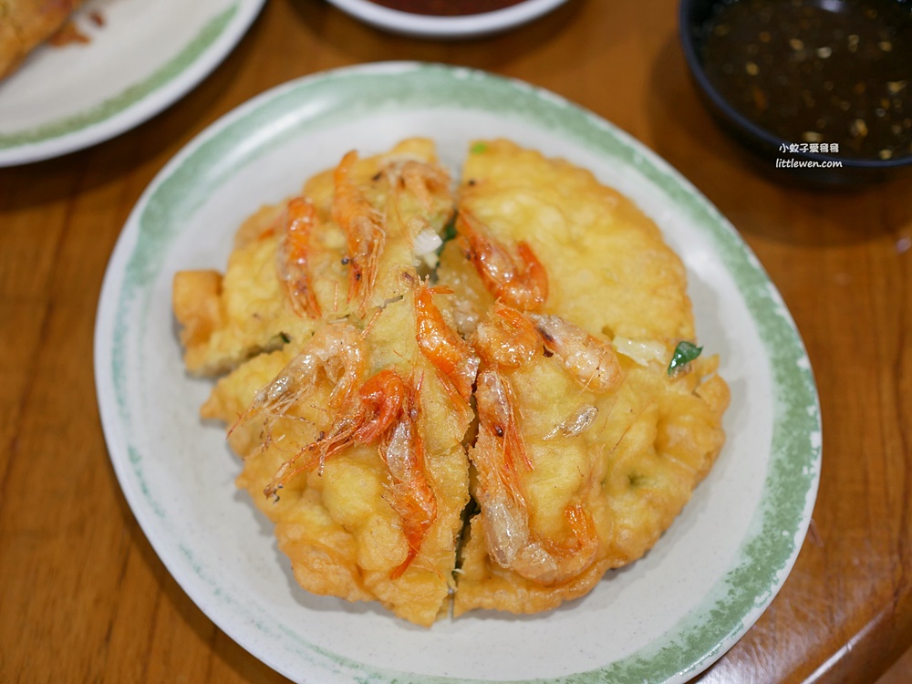 花蓮鯉魚潭美食「鯉魚潭阿房小吃」熱炒現炸蝦餅地瓜多人合菜，必點木瓜牛奶