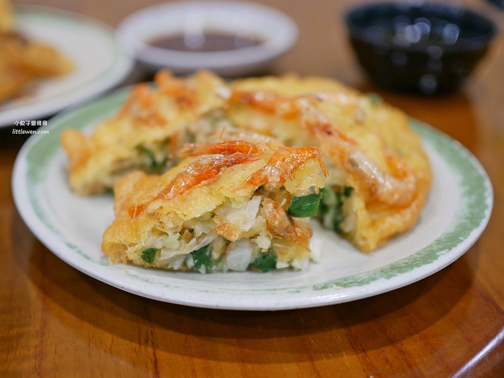 花蓮鯉魚潭美食「鯉魚潭阿房小吃」熱炒現炸蝦餅地瓜多人合菜，必點木瓜牛奶