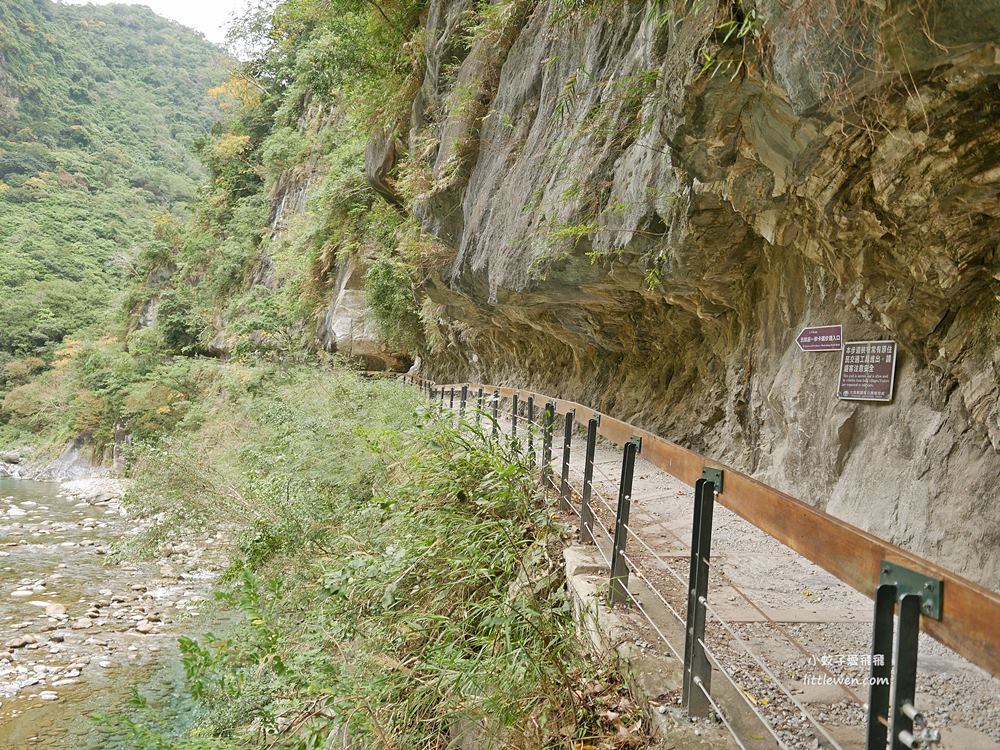 花蓮景點「太魯閣砂卡礑步道」峻秀峽谷如綠寶石清澈溪流太絕美