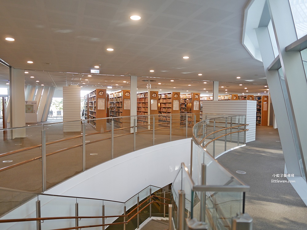 高雄市立圖書館總館，穿透樹海裡的綠建築