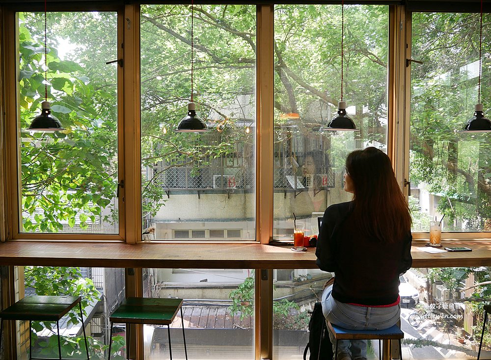 公館溫州街AGCT apartment，整片窗景光影平日不限時咖啡廳