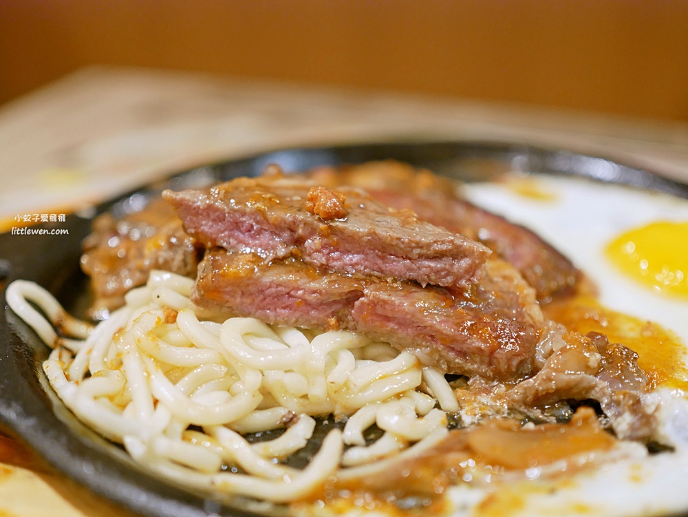 板橋美食「傳品牛排」平價肉排+自助吧吃到飽排隊名店(菜單)
