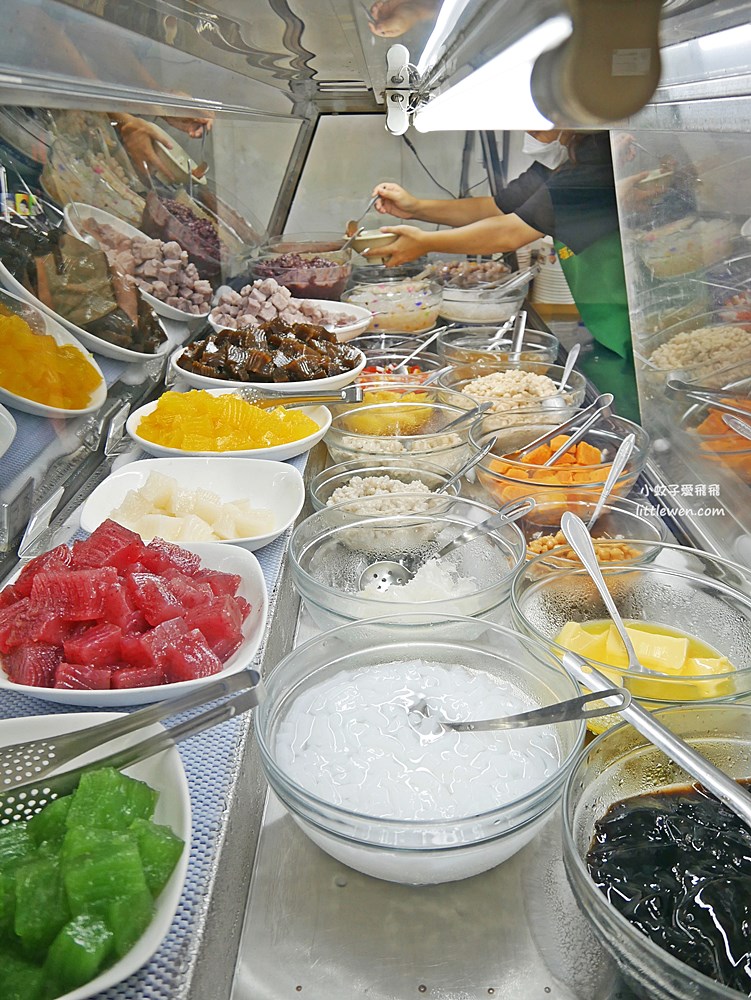 永和冰店「福滿溢黑砂糖剉冰」開業20年超過20種配料&首創五色粉粿