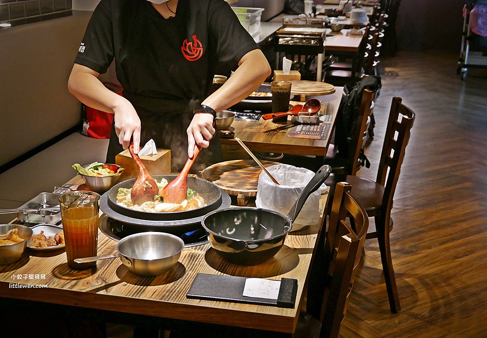 西門町韓式料理吃到飽～甩鍋雞西門店韓式炒雞火鍋炒飯+自助吧一次過癮