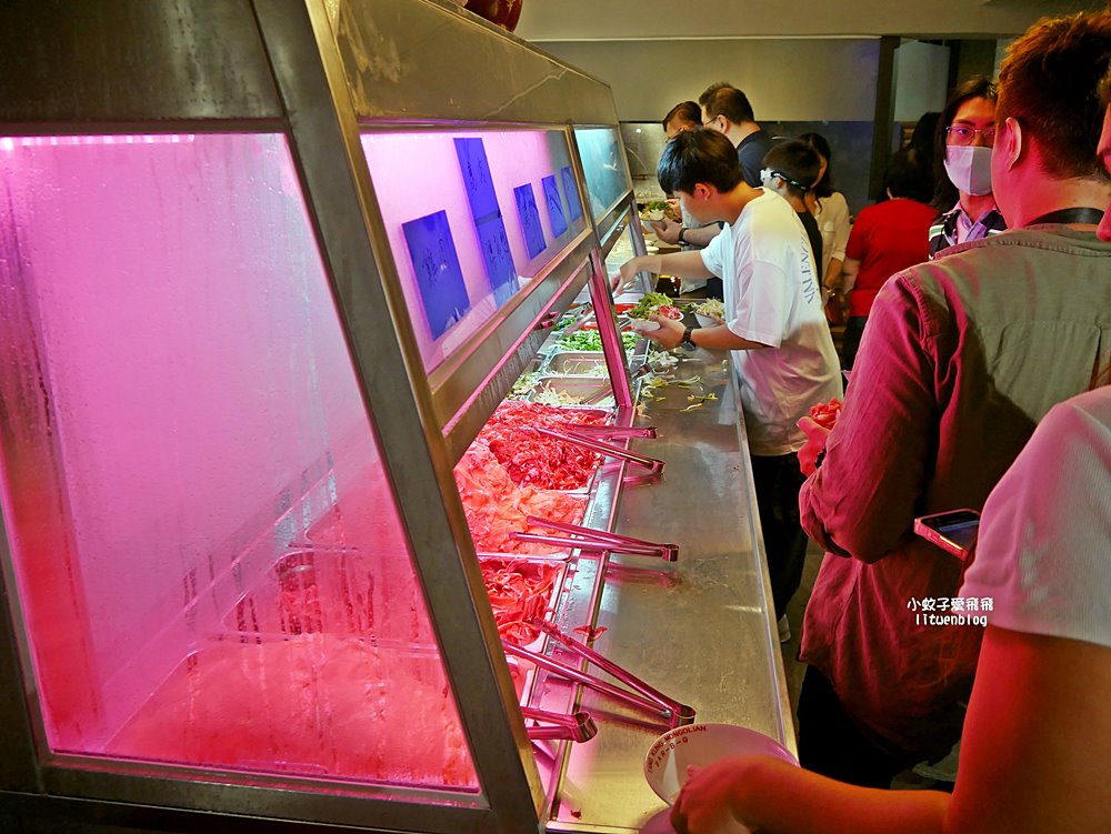 「唐宮蒙古烤肉酸菜白肉餐廳」老台北人的記憶蒙古烤肉+酸菜白肉鍋吃到飽