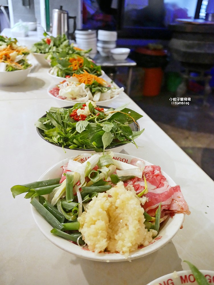 「唐宮蒙古烤肉酸菜白肉餐廳」老台北人的記憶蒙古烤肉+酸菜白肉鍋吃到飽