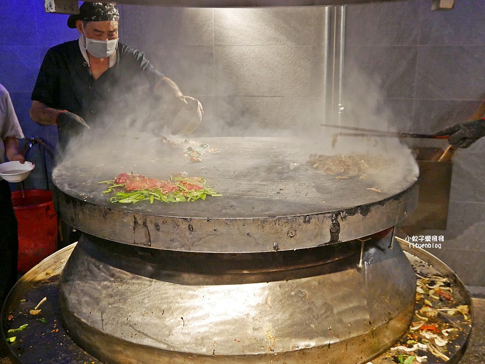 「唐宮蒙古烤肉酸菜白肉餐廳」老台北人的記憶蒙古烤肉+酸菜白肉鍋吃到飽