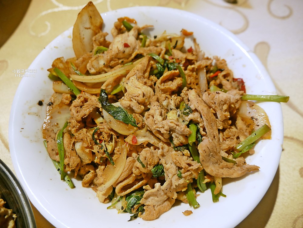 「唐宮蒙古烤肉酸菜白肉餐廳」老台北人的記憶蒙古烤肉+酸菜白肉鍋吃到飽