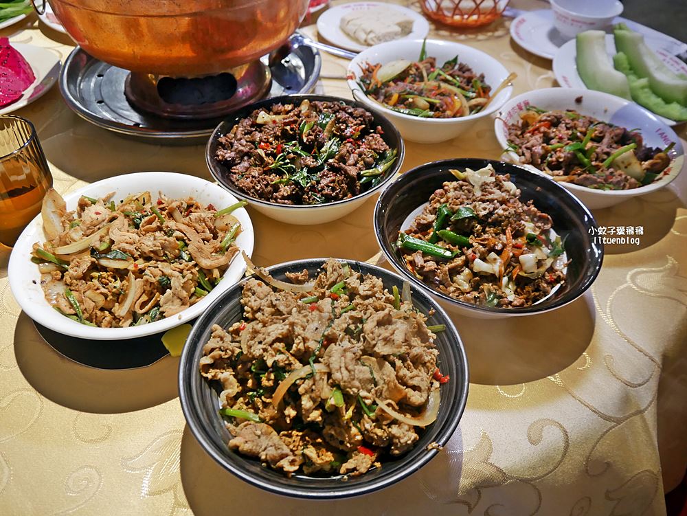 「唐宮蒙古烤肉酸菜白肉餐廳」老台北人的記憶蒙古烤肉+酸菜白肉鍋吃到飽