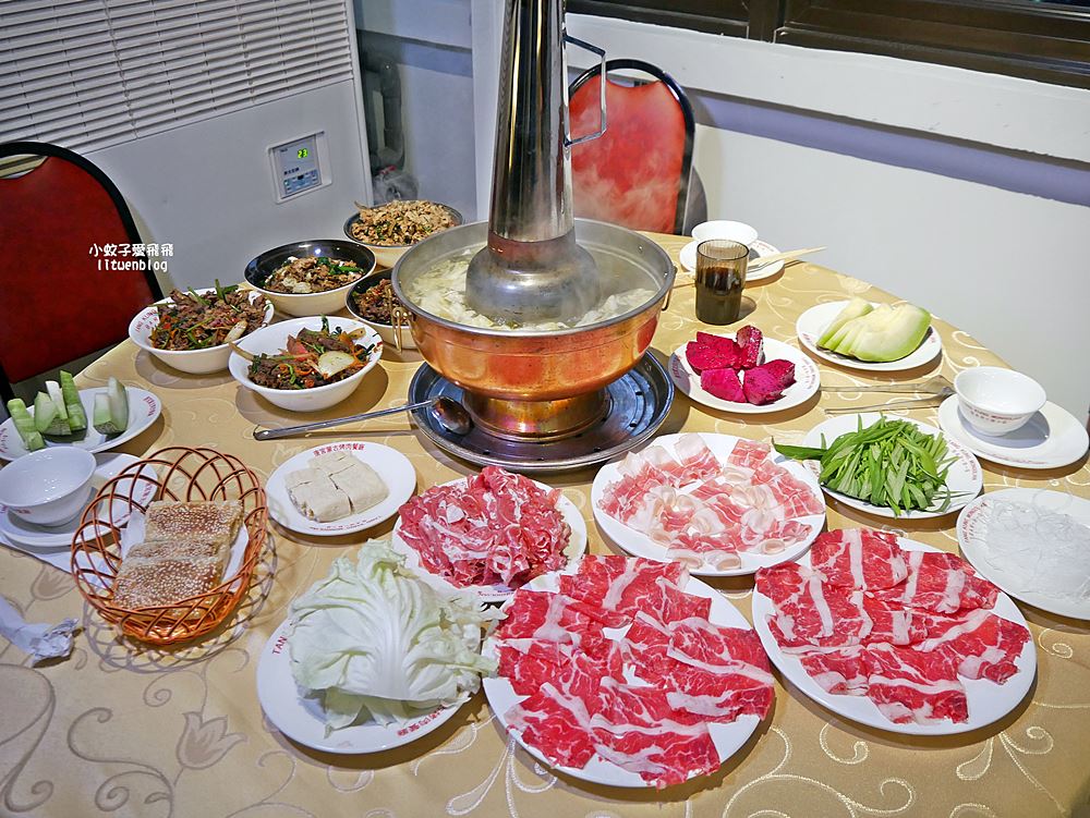 「唐宮蒙古烤肉酸菜白肉餐廳」老台北人的記憶蒙古烤肉+酸菜白肉鍋吃到飽
