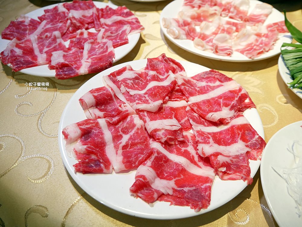 「唐宮蒙古烤肉酸菜白肉餐廳」老台北人的記憶蒙古烤肉+酸菜白肉鍋吃到飽
