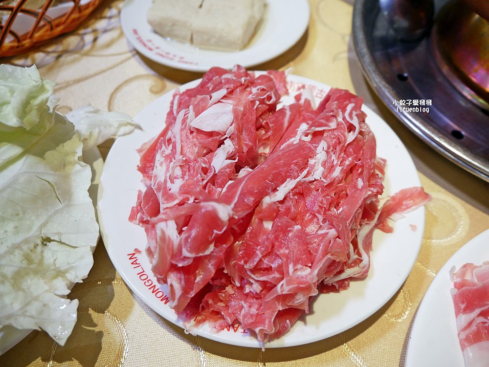 「唐宮蒙古烤肉酸菜白肉餐廳」老台北人的記憶蒙古烤肉+酸菜白肉鍋吃到飽