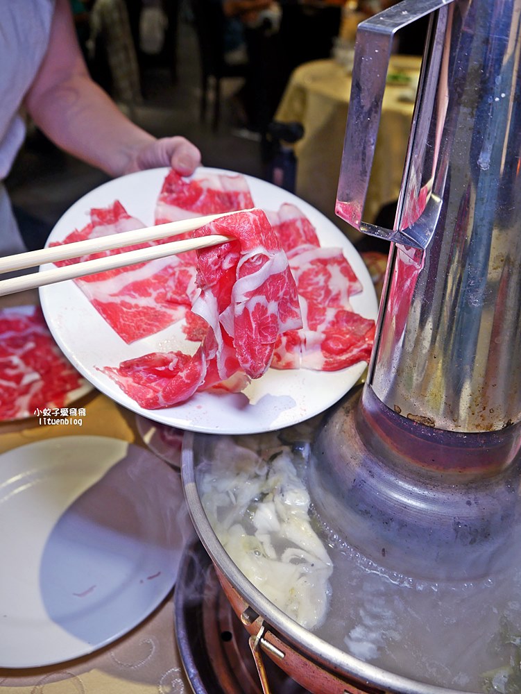 「唐宮蒙古烤肉酸菜白肉餐廳」老台北人的記憶蒙古烤肉+酸菜白肉鍋吃到飽