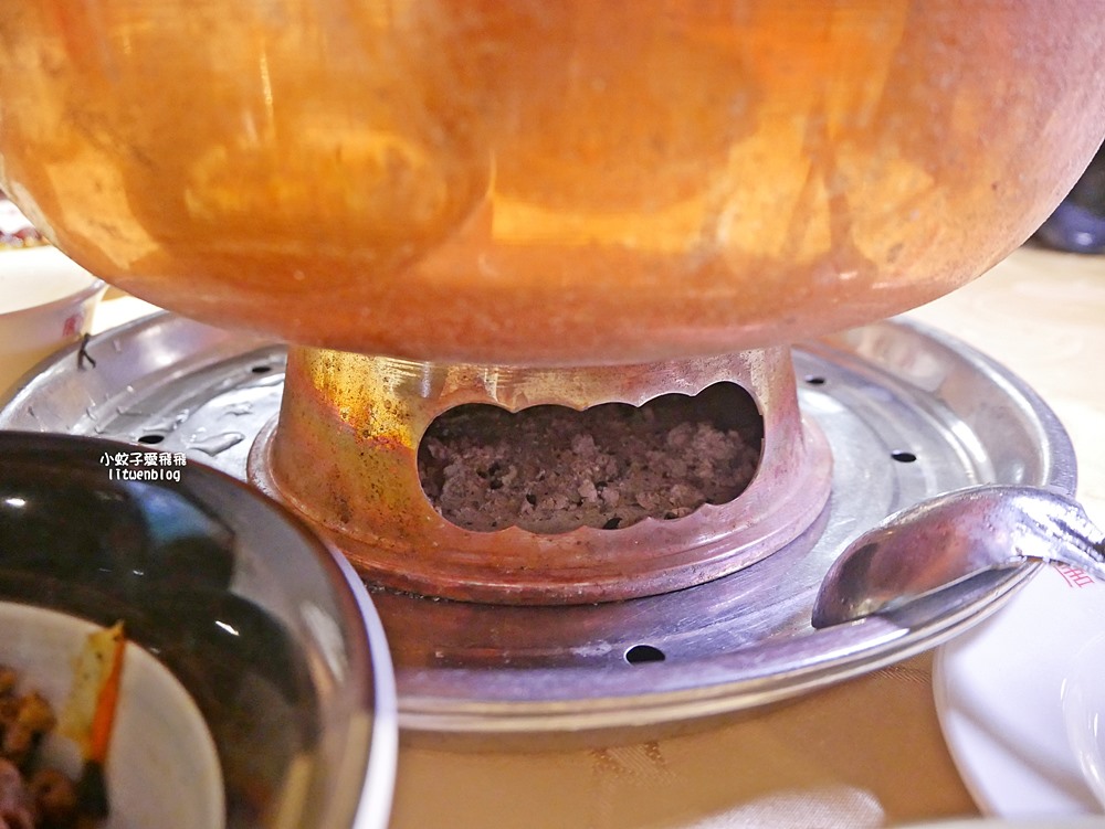 「唐宮蒙古烤肉酸菜白肉餐廳」老台北人的記憶蒙古烤肉+酸菜白肉鍋吃到飽