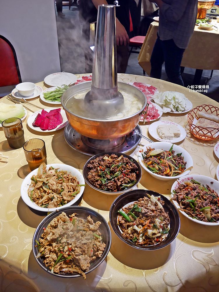 「唐宮蒙古烤肉酸菜白肉餐廳」老台北人的記憶蒙古烤肉+酸菜白肉鍋吃到飽