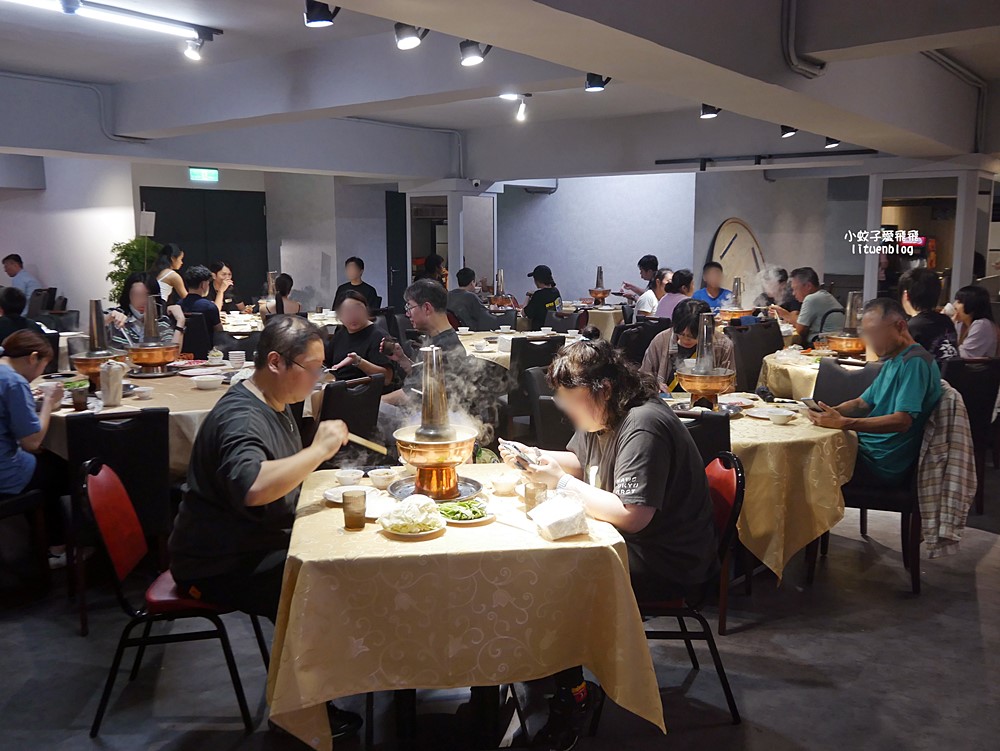 「唐宮蒙古烤肉酸菜白肉餐廳」老台北人的記憶蒙古烤肉+酸菜白肉鍋吃到飽