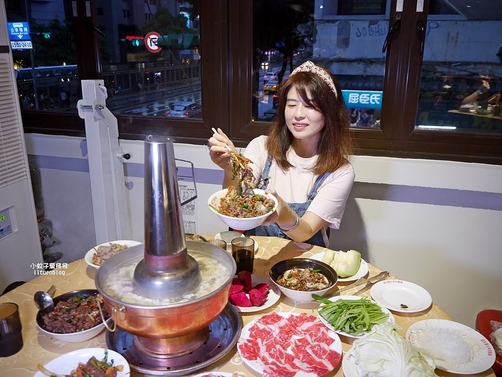 「唐宮蒙古烤肉酸菜白肉餐廳」老台北人的記憶蒙古烤肉+酸菜白肉鍋吃到飽