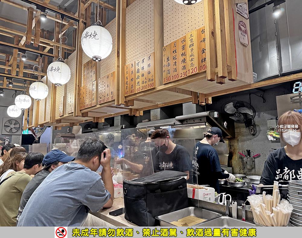 「品都串燒攤新莊」平價串燒人氣爆棚天天在排隊