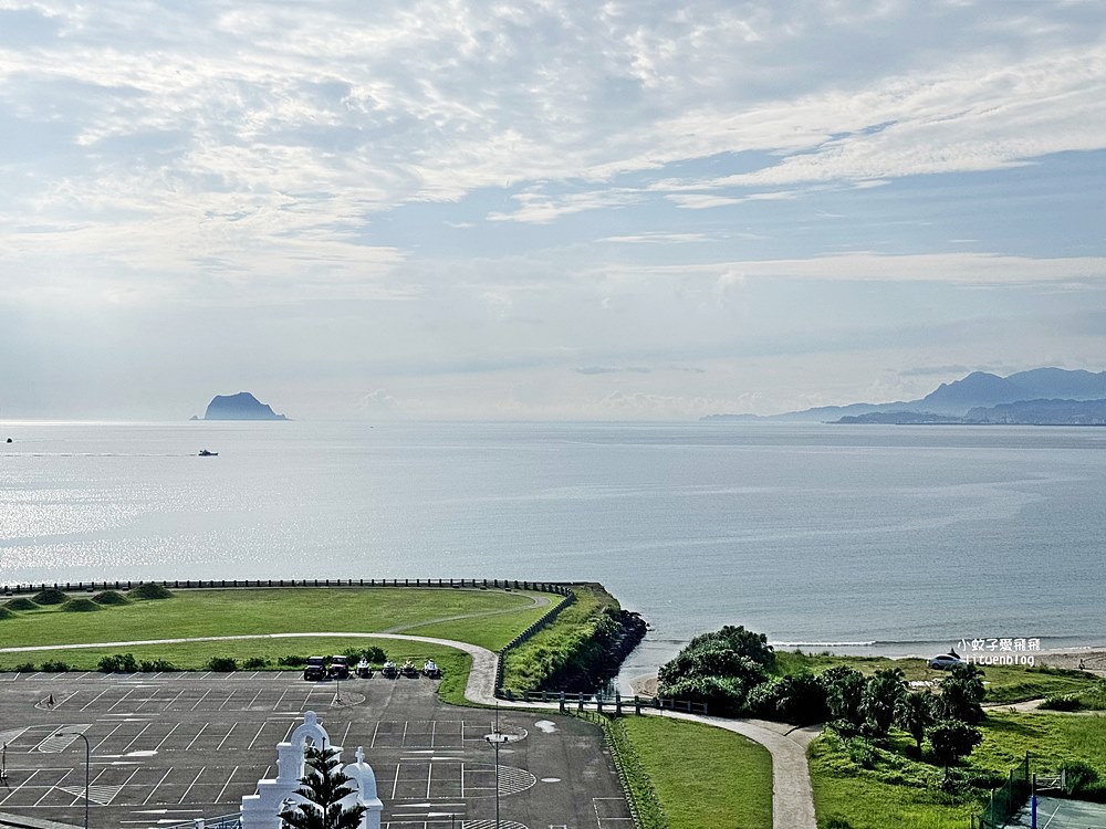 「群策翡翠灣溫泉飯店」擁翡翠灣基隆嶼晨曦夕陽無敵海景，房間寛敞舒適