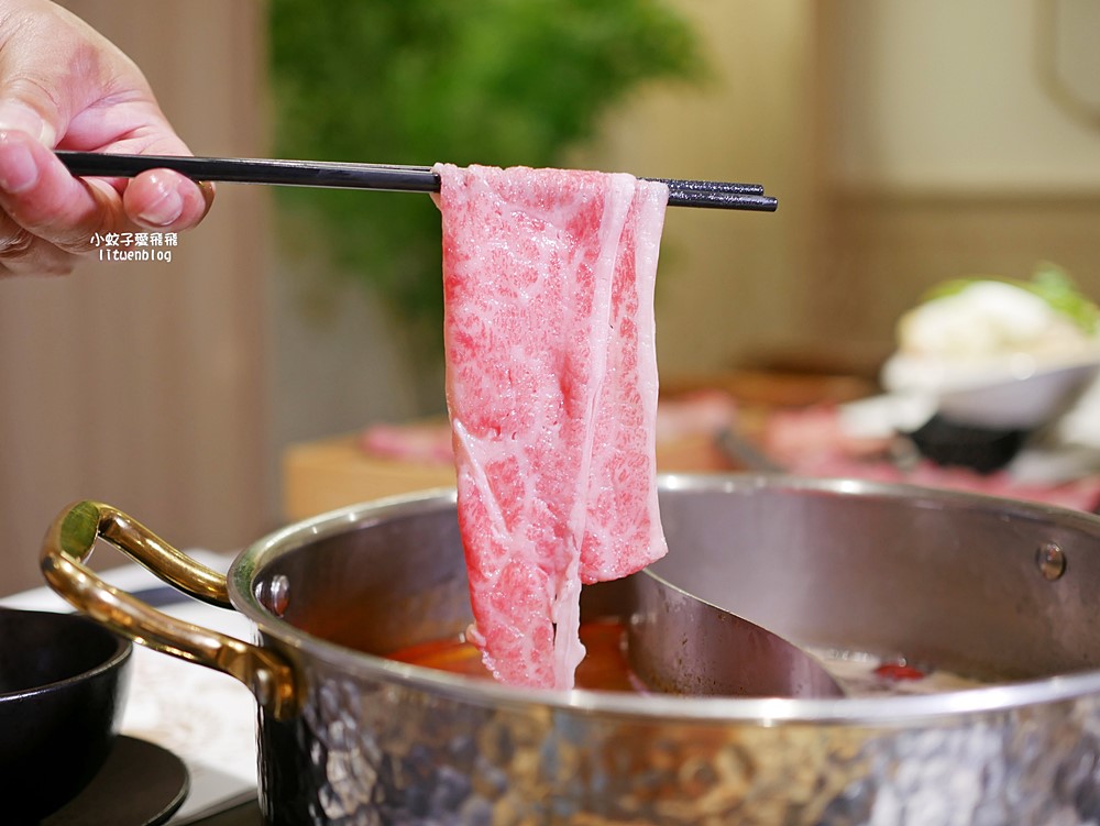 「極鶴和牛鍋物」日本A5和牛吃到飽和牛肋眼上蓋、沙朗心頂級肉品太完美