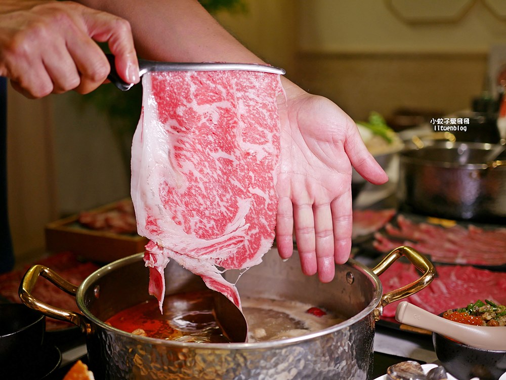 「極鶴和牛鍋物」日本A5和牛吃到飽和牛肋眼上蓋、沙朗心頂級肉品太完美