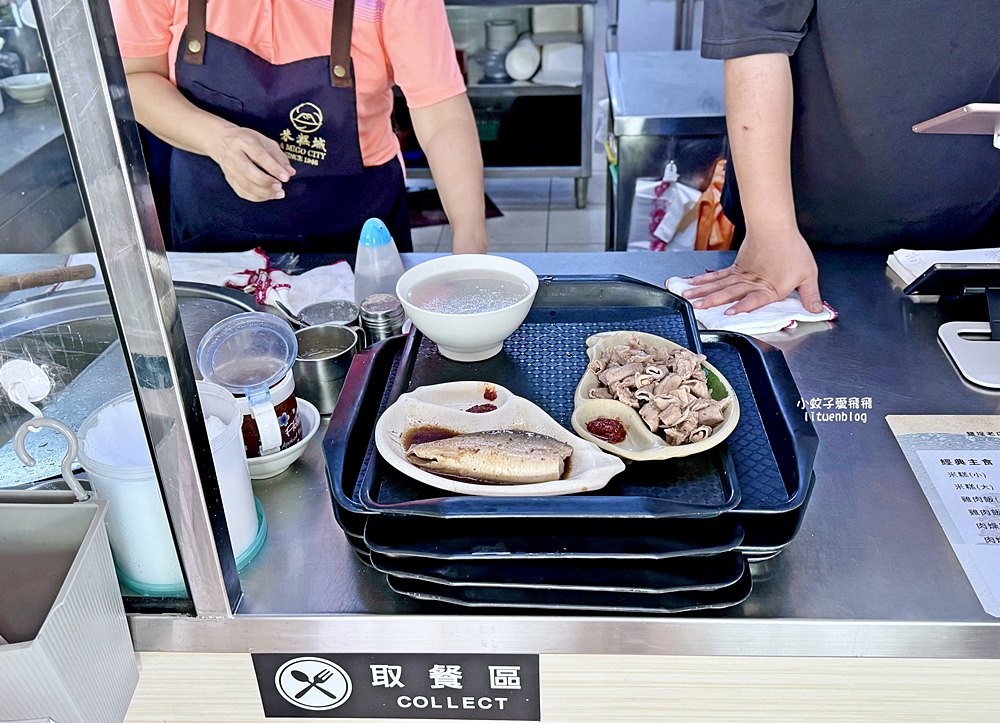 高雄鹽埕美食「米糕城」挑擔街頭叫賣起家80年的懷舊老味道