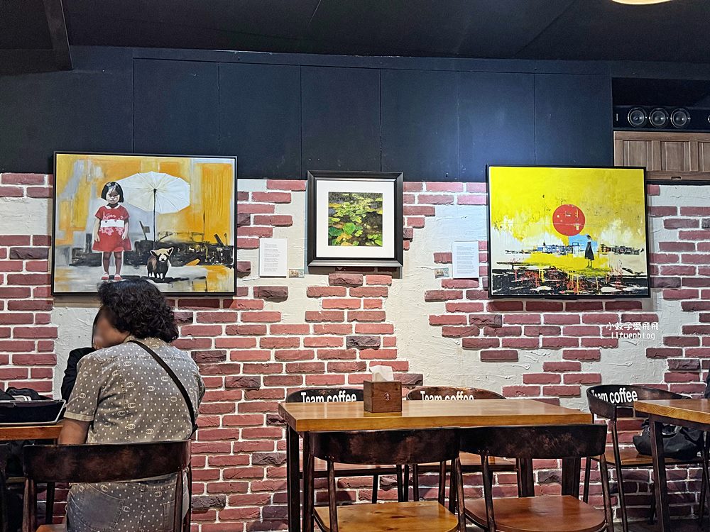 三峽咖啡「Team Coffee咖啡。停」老街旁的三合院內有可愛貓咪相陪