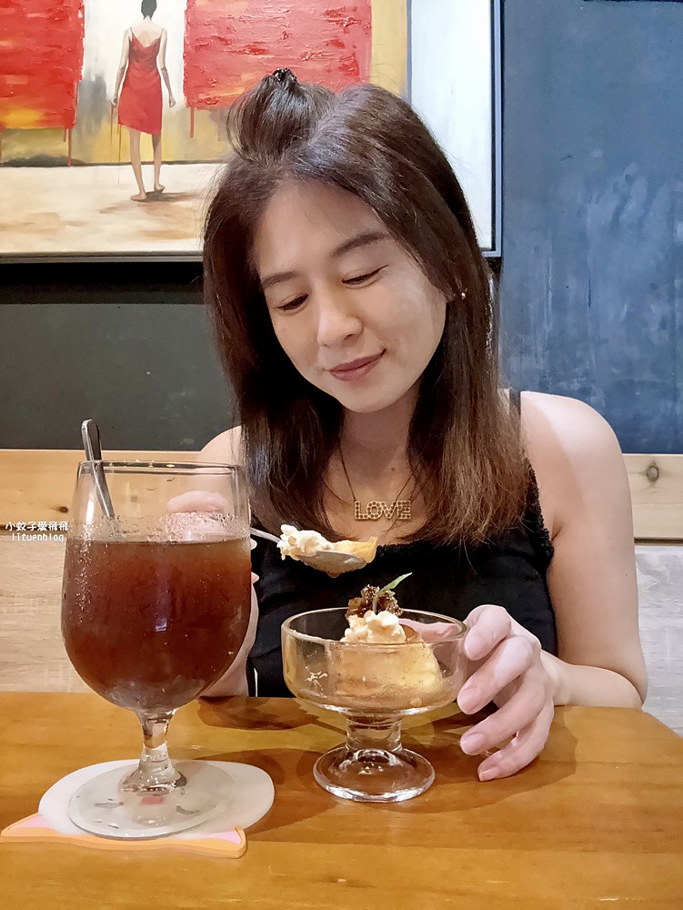 三峽咖啡「Team Coffee咖啡。停」老街旁的三合院內有可愛貓咪相陪