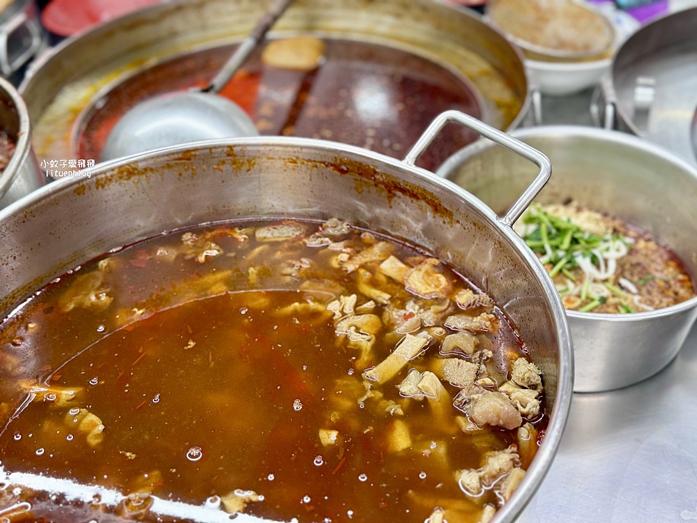 「老葉牛肉麵創始店」新莊超過40年牛肉麵老店滷味自夾自切