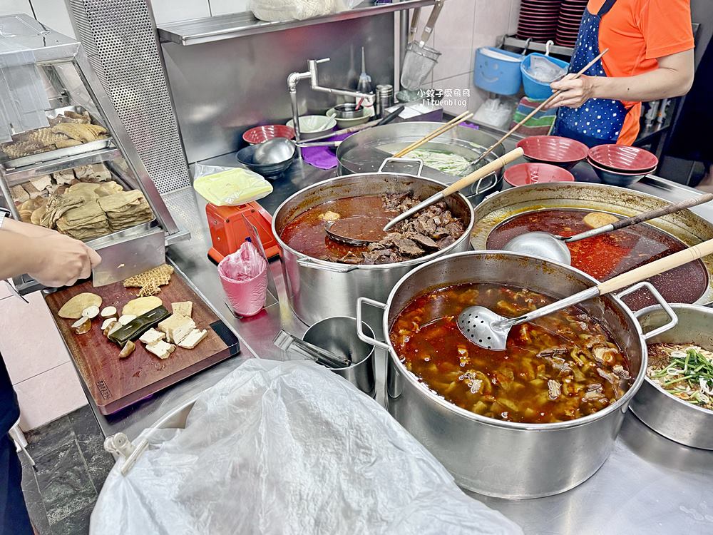「老葉牛肉麵創始店」新莊超過40年牛肉麵老店滷味自夾自切