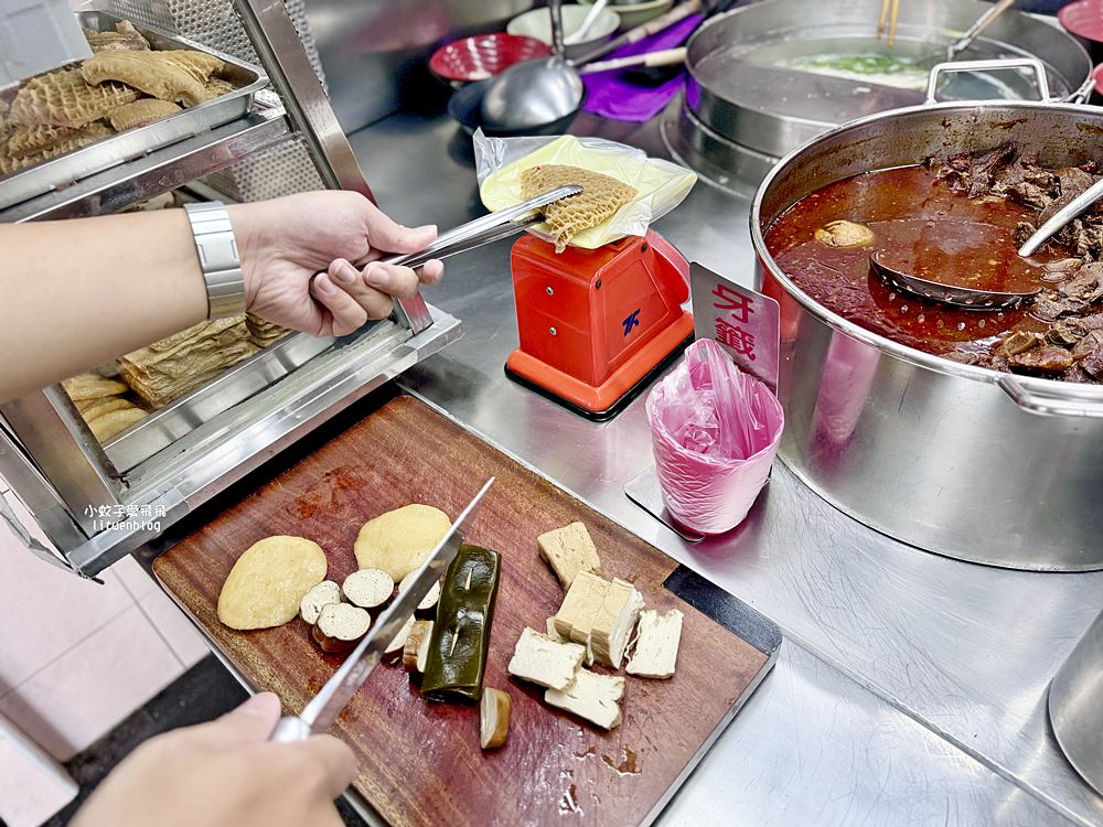 「老葉牛肉麵創始店」新莊超過40年牛肉麵老店滷味自夾自切