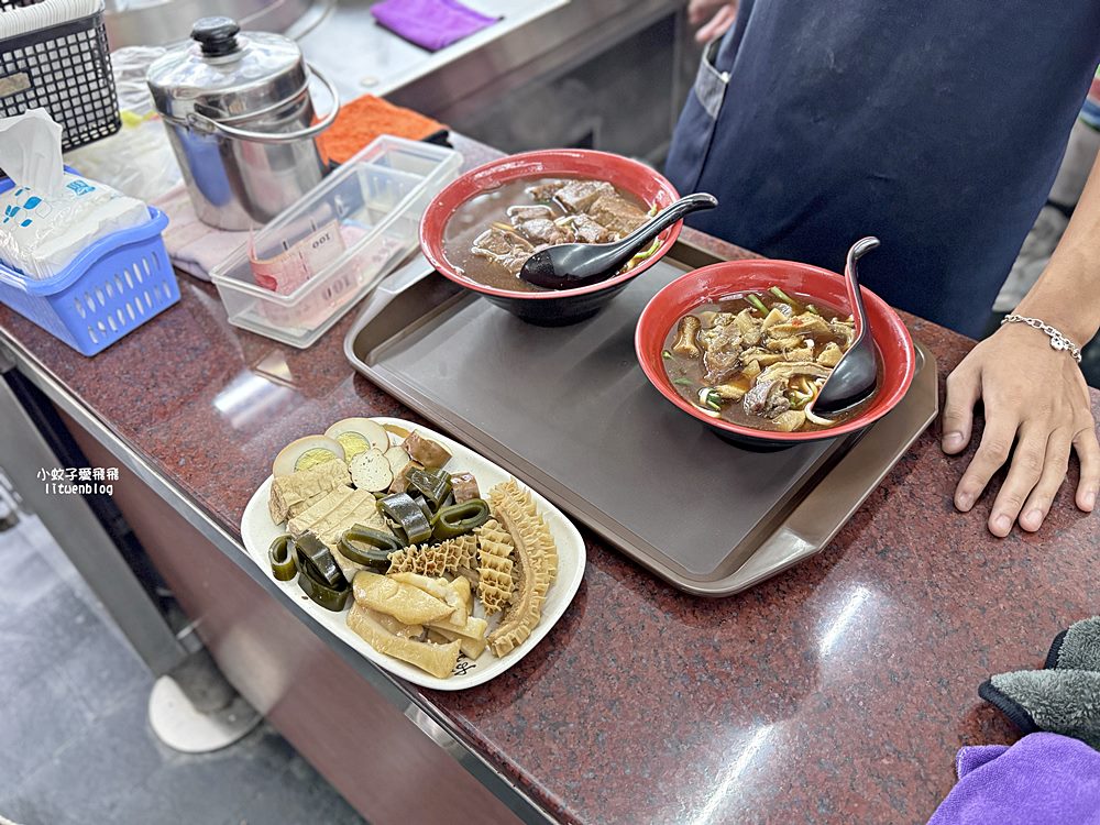 「老葉牛肉麵創始店」新莊超過40年牛肉麵老店滷味自夾自切
