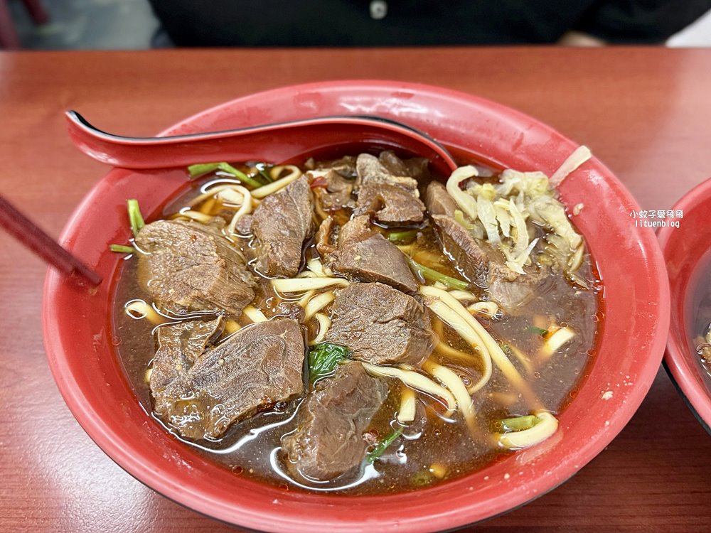 「老葉牛肉麵創始店」新莊超過40年牛肉麵老店滷味自夾自切