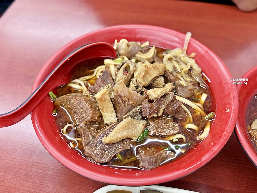 「老葉牛肉麵創始店」新莊超過40年牛肉麵老店滷味自夾自切