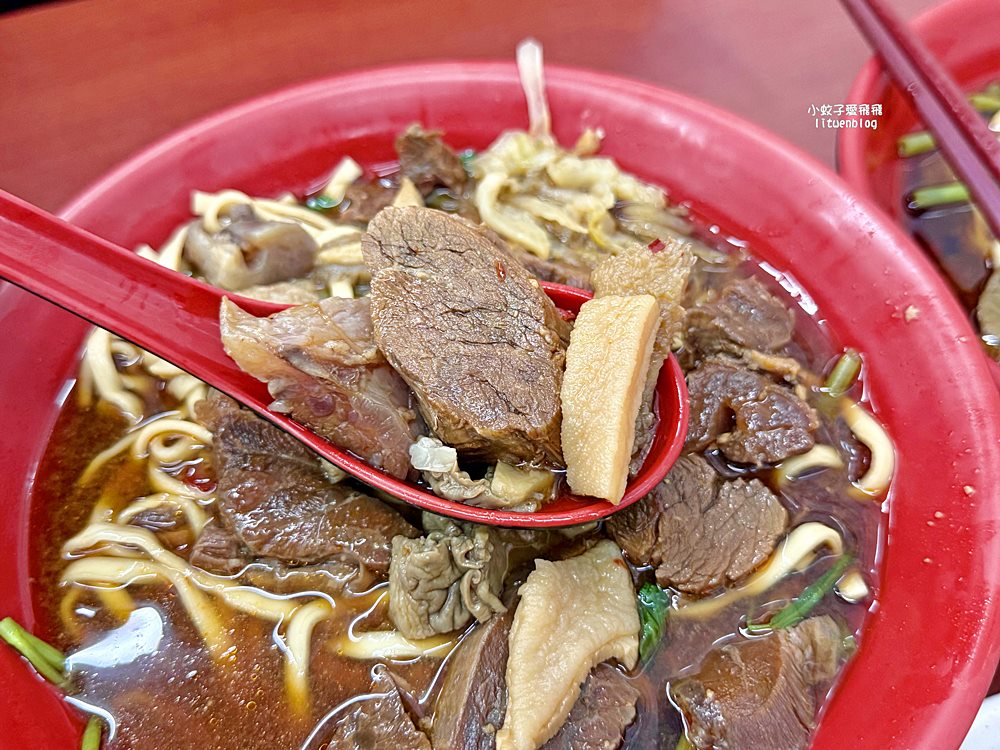 「老葉牛肉麵創始店」新莊超過40年牛肉麵老店滷味自夾自切