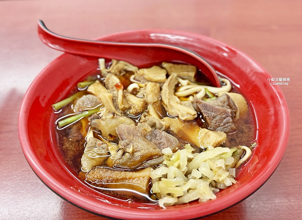「老葉牛肉麵創始店」新莊超過40年牛肉麵老店滷味自夾自切