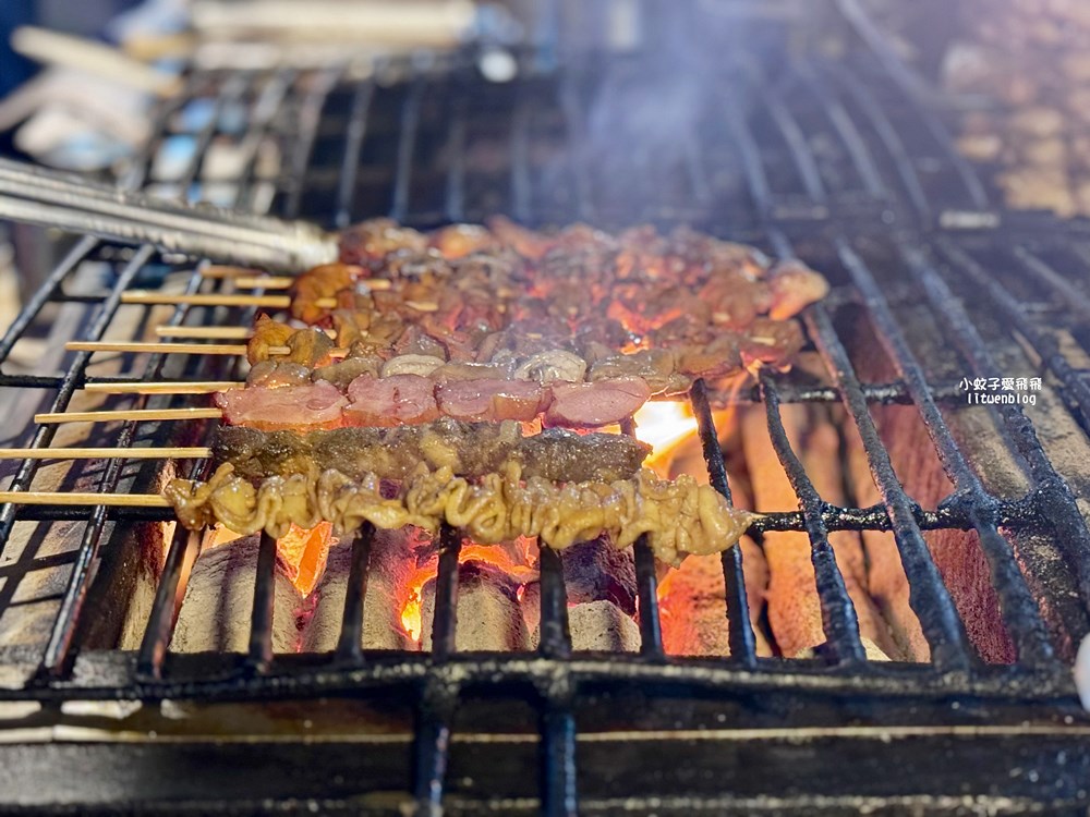 高雄六合夜市美食超過50年烤肉之家&鄭老牌木瓜牛奶，鹽酥杏鮑菇麻辣魚蛋