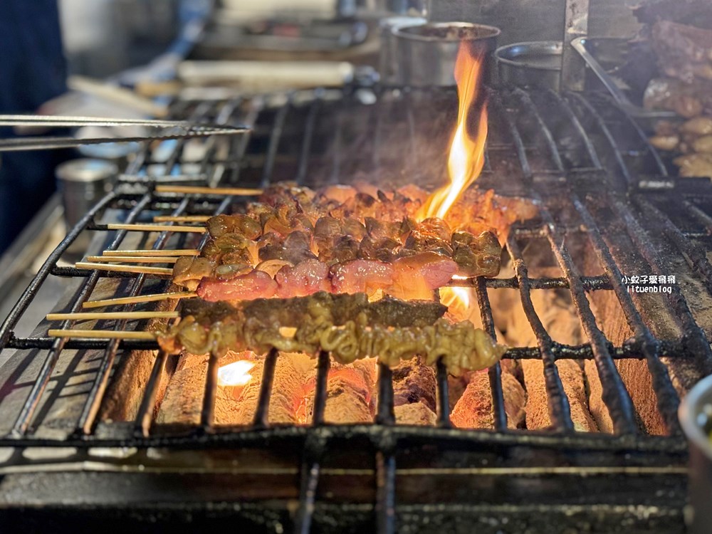 高雄六合夜市美食超過50年烤肉之家&鄭老牌木瓜牛奶，鹽酥杏鮑菇麻辣魚蛋