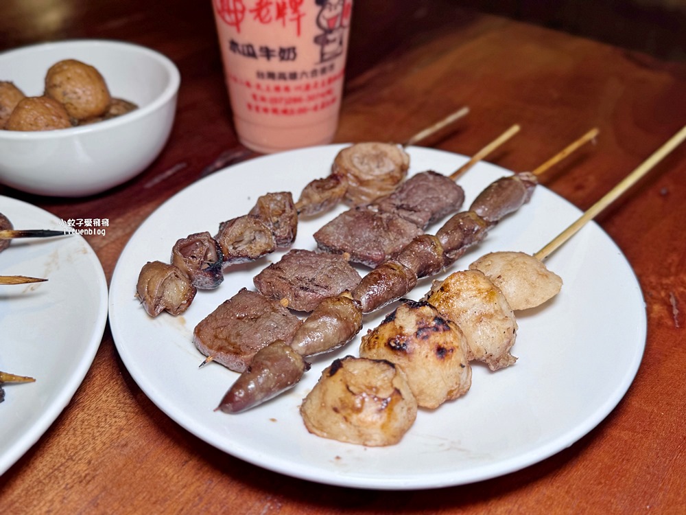 高雄六合夜市美食超過50年烤肉之家&鄭老牌木瓜牛奶，鹽酥杏鮑菇麻辣魚蛋