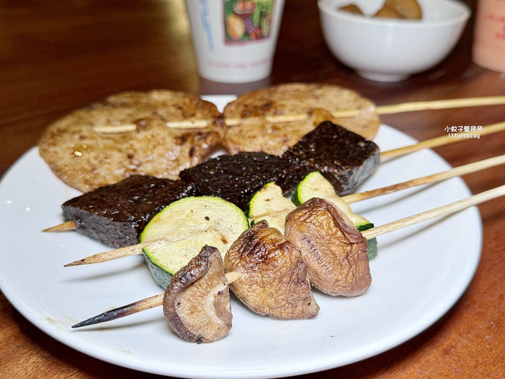 高雄六合夜市美食超過50年烤肉之家&鄭老牌木瓜牛奶，鹽酥杏鮑菇麻辣魚蛋