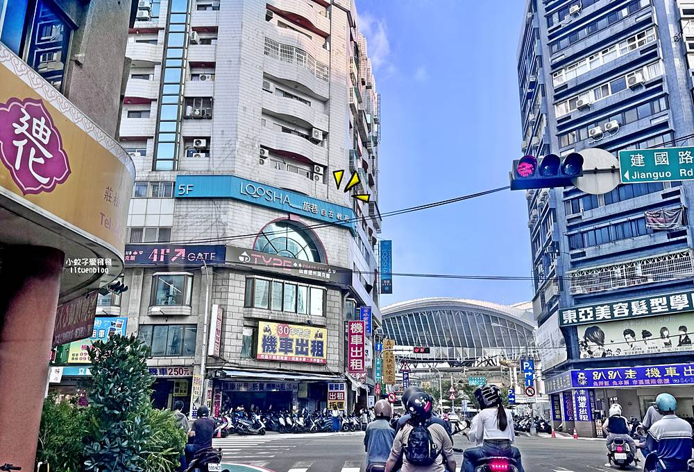 台中「旅巷自在輕旅」乾淨平價，距火車站1分鐘交通便利是強項