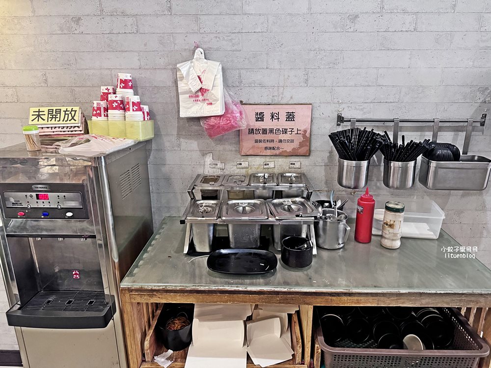 「饕之鄉李姐的店」平價版小籠湯包捲餅曾獲台中米其林必比登推介